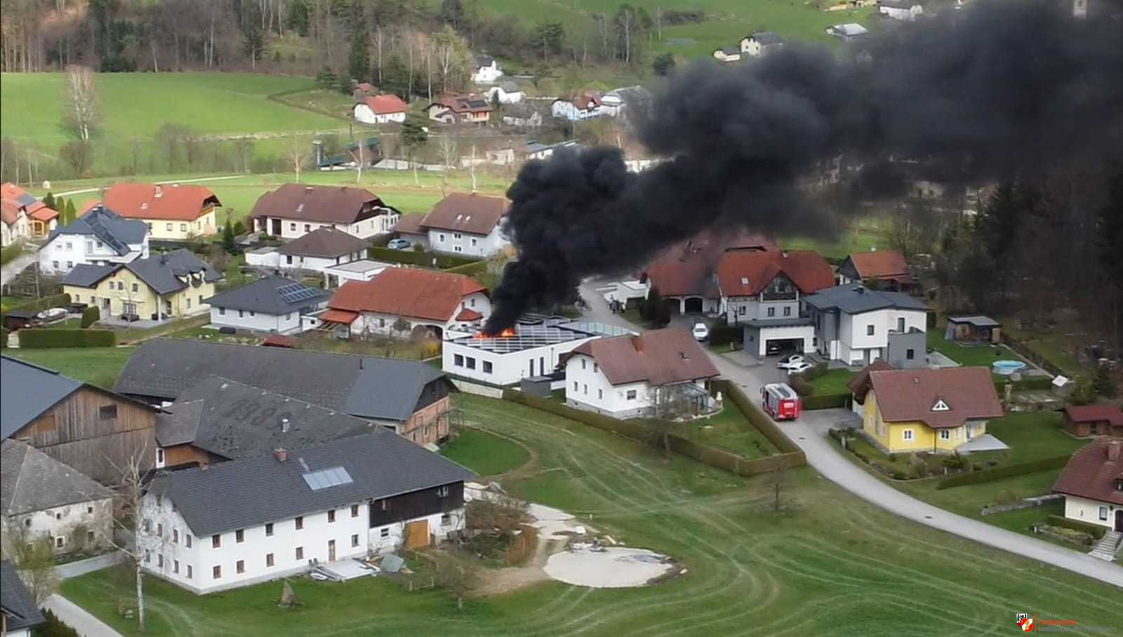 Wohnhausbrand-im-Freiwalddorf-1